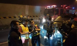滬昆高速懷化段隧道發(fā)生貨車(chē)追尾起火，滯留人員依據(jù)隧道應(yīng)急疏散燈具安全疏散